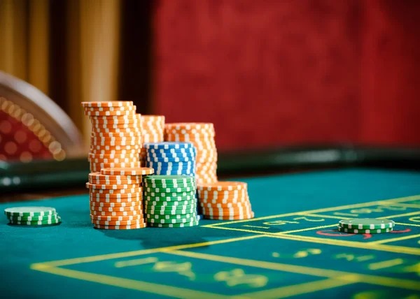 Infinite Blackjack live studio showing dealer, shoe, and real-time card broadcast